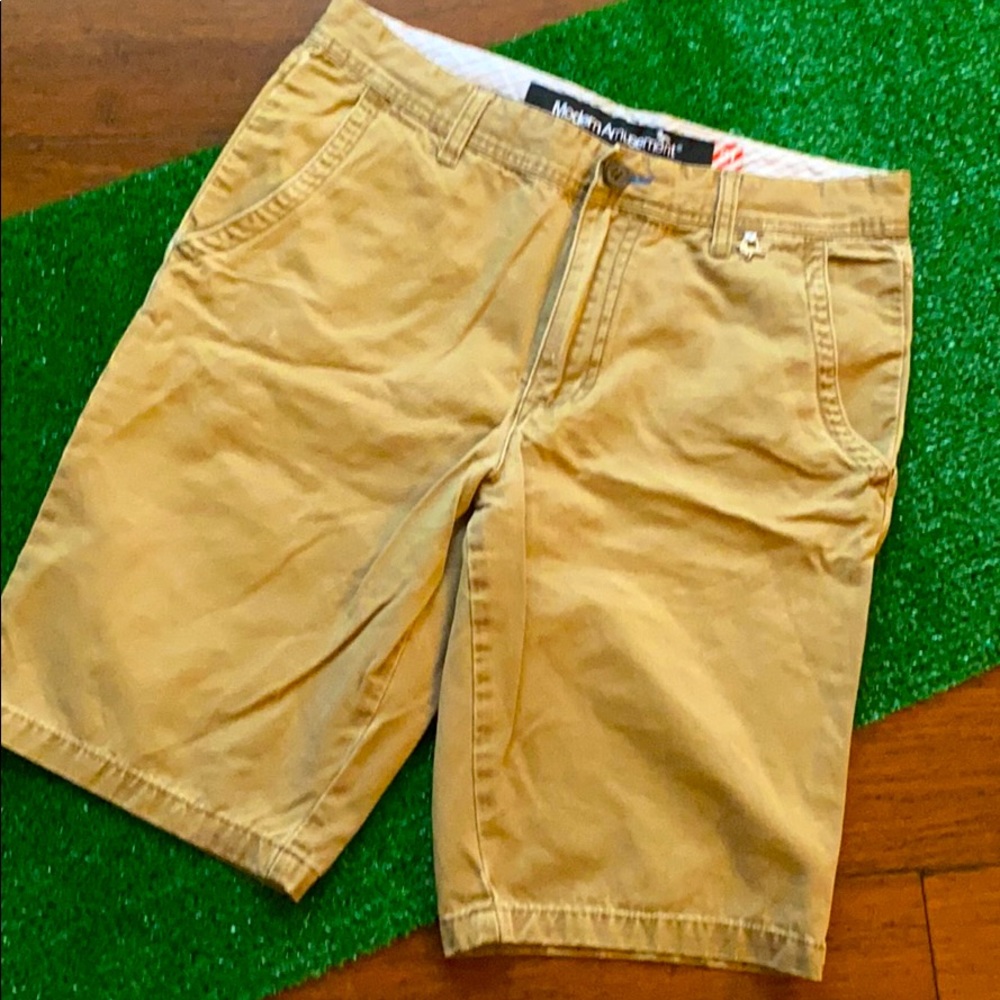 Modern Amusement Short